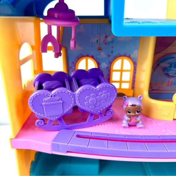 Disney Junior Doc McStuffins Toy Hospital Playset w/Helicopter and Accessories - Picture 12 of 12